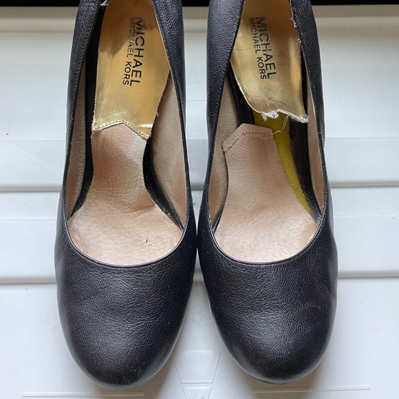 Michael Kors black leather pumps size 8.5 in very used condition (sold as-is!!!) - Picture 1 of 7